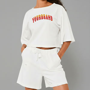 Ensemble court 2 pièces personnalisé pour femme en 100 % coton, avec logo sérigraphié, coupe oversize et épaules tombantes - Product Image 4