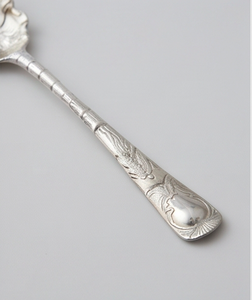 Cuillère de service vintage plaquée argent avec motif feuille, manche long, finition poli miroir, pour usage en cuisine et en hôtel - Product Image 3