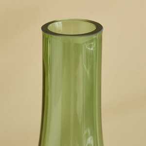 Vase de sol moderne en métal vert avec élégant accent métallique sur le dessus, fait main, résistant à la rouille, pour la décoration de la maison et de la table de luxe - Product Image 2
