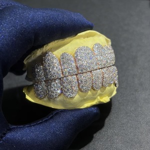 Grillz de Plata de Ley S925 Personalizados con Moissanita VVS, Joyería Hip Hop Iced Out para la Boca, Regalo Personalizado Bling para Él - Product Image 2