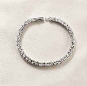Bracelet tennis Hip Hop serti de diamants Moissanite VVS, fabrication artisanale, style classique et moderne, pour femme. - Product Image 5