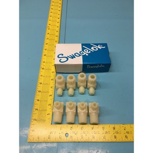 Lote de 8 Conectores Swagelok NY-400-2-8 de 90 Grados - Equipo y Piezas de Semiconductores de Confianza de Marca Global - Product Image 1