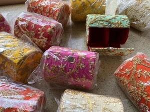 Boîte à bracelets de mariage indienne, broderie dorée, organisateur de bracelets, cadeau de Diwali, cadeau de mariage, boîte à bijoux - Product Image 4