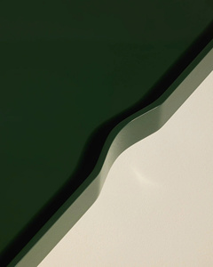 Plateau de service laqué vert forêt haut de gamme - Plateau décoratif à bord festonné moderne pour intérieurs de luxe - Product Image 4