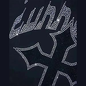 เสื้อฮู้ดดี้ประดับเพชรเทียมสุดเทรนดี้ โลโก้ปักเพชร สไตล์สตรีทแวร์ ยูนิเซ็กซ์  ผู้ผลิตเสื้อผ้าแฟชั่น ขายส่ง รับออเดอร์จำนวนมาก - Product Image 3