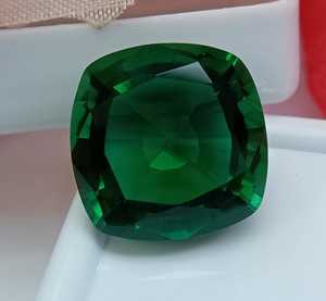 Gema suelta natural de tsavorita verde con corte cojín y cambio de color para la fabricación de joyas - Product Image 3
