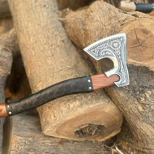 Hache viking artisanale d'inspiration industrielle, inspirée de l'histoire nordique, tête en acier, manche en bois dur, poignée en cuir, pour la décoration, la collection et les cadeaux - Product Image 3