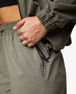 Ensemble de survêtements personnalisés pour femmes au Pakistan, fabricant de tenues de course, survêtements respirants de haute qualité pour femmes, ensemble 2 pièces - Product Image 2