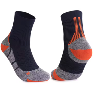 Chaussettes de compression athlétiques personnalisées avec votre propre logo, chaussettes de basketball professionnelles pour adultes, 100% personnalisables - Product Image 1