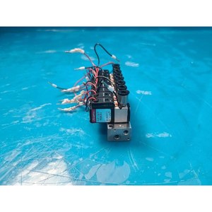Válvula Solenoide Neumática en Miniatura Humphrey H010M8F / H010E1, Usada como Pieza de Repuesto para Equipos Legacy Semiconductor - Product Image 2