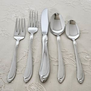 Ensemble de couverts classiques en acier inoxydable avec finition polie, cuillère, fourchette, couteau pour la maison, l'hôtel, le restaurant, la table à manger - Product Image 1