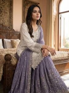 Kurta en coton blanc brodé avec dupatta et jupe violets, tenue ethnique traditionnelle indienne et pakistanaise pour femmes, longueur au sol - Product Image 2