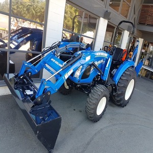 Potente tractor agrícola New Holland TD 110D, ideal para arar, transportar, cosechar y proyectos agrícolas generales. - Product Image 3