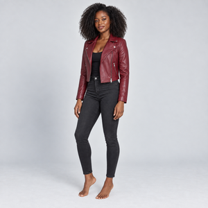 Chaqueta de cuero para mujer diseñada para la moda moderna con construcción duradera, forro cómodo y diseño elegante. - Product Image 3