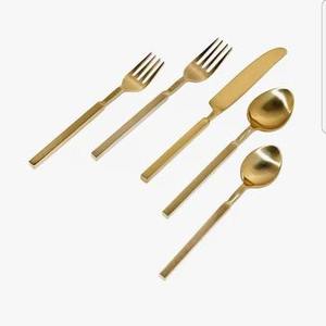 Lot de 4 couverts artisanaux plaqués or couverts de fête écologiques avec poignées noires décoratives de style américain haut de gamme - Product Image 6