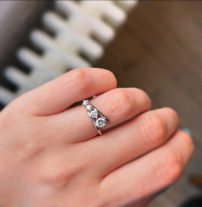 Bague de mariage en or blanc 18 carats avec diamant synthétique rond taille brillant 1 carat, couleur F, clarté VS1, certifiée IGI - Fabricant de bijoux - Product Image 4