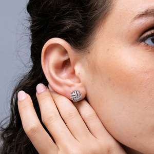 Pendientes de Diamantes Cultivados en Laboratorio con Nudo Entrelazado, Adornos Pavé, Baño de Rodio, Oro de 10K/14K/18K, Plata de Ley 925/935 - Product Image 4