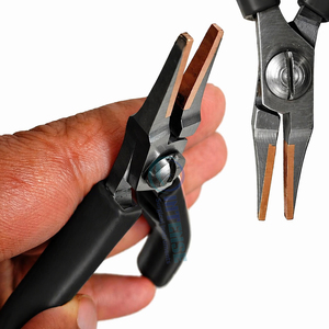 Alicates de punta plana para joyería, con mordazas de cobre estilo Lindstrom, mango negro, de acero inoxidable, herramienta que no raya, para fabricantes de bisutería y manualidades. - Product Image 4