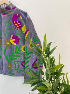 Veste en velours gris brodée à la main, style bohème, motif floral et oiseaux, pour l'hiver, idéale pour les fêtes et les mariages. - Product Image 6