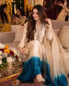 Ensemble Salwar Kameez en Soie Tie-Dye Beige et Bleu pour Femme, Tenue Traditionnelle Indienne et Pakistanaise, Idéal pour Mariages et Fêtes, Coupe Ample, Longueur Ras du Sol - Product Image 2