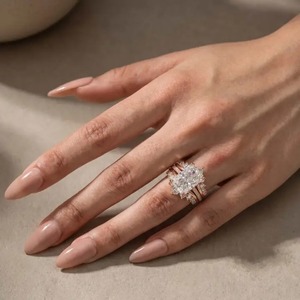 Ensemble de bagues de mariage en moissanite taille radiant 925 avec anneau de mariage en forme de couronne plaqué or jaune, blanc et rose. - Product Image 3