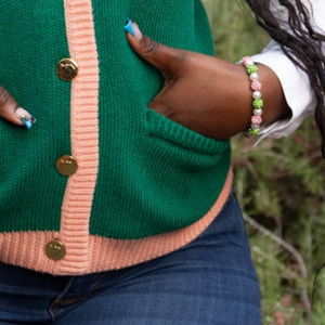 Cárdigan-Chaleco Bordado Personalizado Verde y Rosa para Mujer con Diseño de Logotipo de Pájaro, Cuello en V, Botones Frontales, Sin Mangas, Tejido de Punto, Estilo Casual - Product Image 6