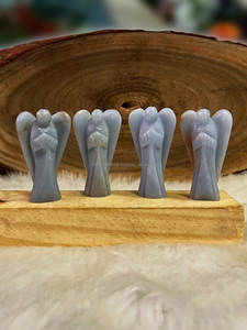 Meilleures ventes Pierre de cristaux naturels sculptée à la main Pierre Howlite hautement polie sculptée Petit ange Anges en gros à vendre - Product Image 2