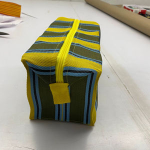 Bolsa de viaje para playa a rayas personalizada ecológica, bolsas de aseo cosméticas recicladas de nailon, etiqueta con logotipo de cremallera reutilizable de plástico - Product Image 1