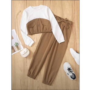 Conjunto de 2 piezas para niñas: Top de manga larga en contraste y pantalón jogger con cintura Paperbag, conjunto de descanso en bloques de color beige y blanco con pantalón de lazo en la cintura - Product Image 1