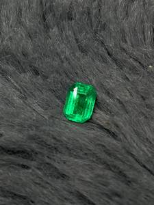 Piedra Preciosa de Esmeralda Natural, Corte Esmeralda, Color Verde, 4.0 Quilates, Material de Joyería Suelto, Valoración de Terceros - Product Image 1