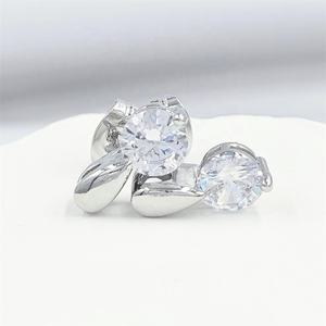 2024 dernières boucles d'oreilles en zircone blanche à la mode Zircon blanc comme matériau en laiton de pierre principale pour la fête - Product Image 2