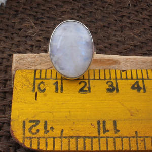 Bague en Pierre de Lune Arc-en-ciel Naturelle, Argent Sterling 925, Bijou Artisanal Fait Main, Bague en Pierre de Lune Feu Bleu pour Femme - Product Image 4