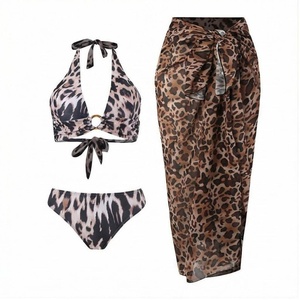 Ensemble bikini imprimé léopard avec haut dos nu et jupe enveloppante, maillot de bain deux pièces pour femme, tenue de plage tendance - Product Image 1