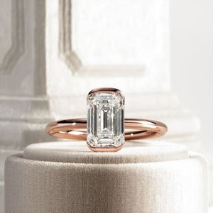 Anillo de Compromiso Moderno con Diamante Cultivado en Laboratorio de Corte Esmeralda de 3.0 CT, Oro de 14K, Media Montura, Elegante para Boda o Propuesta - Product Image 1