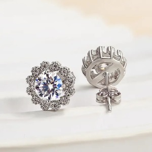 Boucles d'oreilles clous flocon de neige en moissanite 925 en argent sterling plaqué or blanc, 1,0 carat, couleur D, clarté VVS, tendance pour femme - Product Image 3