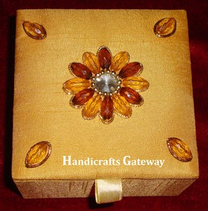 Attractive Looking Very Beautiful Design Zari Embroidery Work <b>Grey</b> Color Jewelry <b>Box</b> for Home Decorations and Wedding Gifts used - Product Image 4