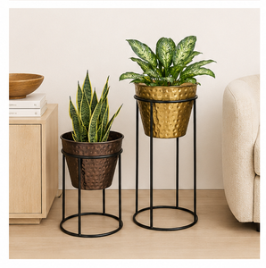 Juego de 2 Macetas Modernas de Lujo en Metal Dorado Martillado con Soporte de Hierro Negro, Elegantes Macetas Decorativas para Interiores, para Sala de Estar - Product Image 4