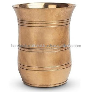 Verres à eau matériels en laiton de conception de doublure avec l'antiquité polonaise et antique en laiton de couleur or finie - Product Image 1