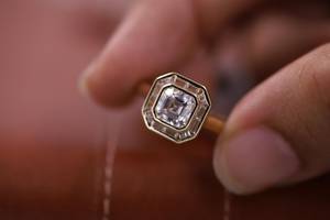 แหวนเพชรทรง Asscher & Baguette น้ำหนัก 1.00 กะรัต ดีไซน์ขอบเพชรเต็มวง ทองคำขาว 14K เพชรเลี้ยงในห้องปฏิบัติการ รับรองโดย IGI สำหรับทุกเพศ - Product Image 1