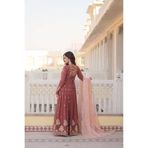 Robe formelle à capuche MASAKA COLOUR READYMADE ALIA CUT avec ensemble DUPATTA à motif floral lavé - KKA-1075 - Product Image 5