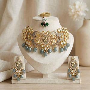 Collier choker classique indien pour femme, idéal pour mariage, fiançailles, anniversaire, fête, vert, traditionnel, en moissanite, kundan, fausses perles, laiton doré - Product Image 3