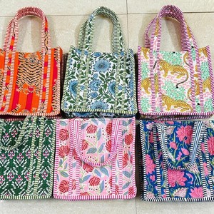 กระเป๋าโท้ทผ้าฝ้ายลายทางสีชมพูพร้อมลายปักเสือ ดีไซน์ทันสมัย กระเป๋าช้อปปิ้งแบบเปิดด้านบนสำหรับผู้หญิงทุกฤดูกาล - Product Image 4
