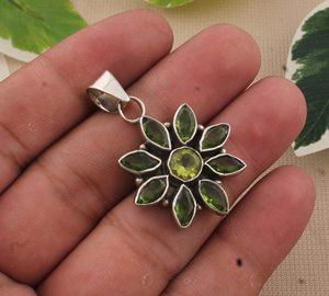 Collier pendentif vintage en péridot naturel, argent sterling 925 plaqué platine, véritable pierre précieuse verte, charme pierre de naissance d'août - Product Image 4