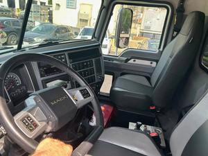 Camion tracteur poids lourd 6x4 diesel, tête de semi-remorque 10 roues, pour le transport logistique de charges lourdes - Product Image 5