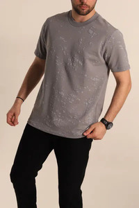 เสื้อยืดแขนสั้นสีแดงสำหรับผู้ชาย EVER GLOW ระบายอากาศได้ดี เป็นมิตรกับสิ่งแวดล้อม ผลิตจากวิสโคส/ผ้าฝ้าย  แบบลำลอง ถักทอสีพื้น คอเสื้อสีดำตัดกัน - Product Image 3