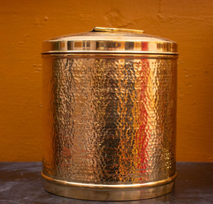 Metcraft Cinco Hermosos Recipientes Metálicos Tradicionales con Vibrante Diseño de Pavo Real, Herméticos para Almacenamiento de Alimentos, con Tapa Abatible - Product Image 3