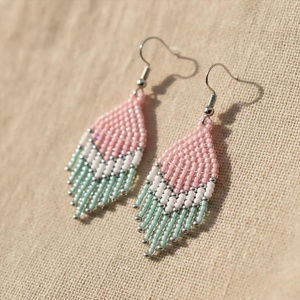 Pendientes con flecos y cuentas de color rosa pastel, hechos a mano, estilo bohemio, con borlas, accesorios de moda estéticos y lindos para mujeres y niñas - Product Image 4