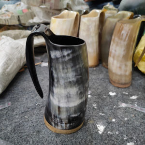 Mug à bière viking d'inspiration médiévale de haute qualité, motif animal/amour/ange, écologique, fait main, en véritable corne de bœuf, personnalisable - Product Image 1