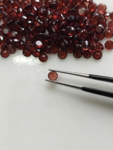 Natural Red <b>Garnet</b> 4MM Round Brilliant Cut Best Quality Loose Gemstone For Jewelry Making - Product Image 2