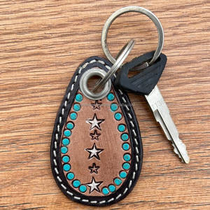 Porte-clés en cuir repoussé à la main en vente de gros Porte-clés gravé Porte-clés personnalisé en cuir véritable Porte-clés de créateur pour cadeau d'affaires - Product Image 3